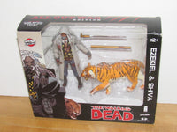 
              McFarlane Walking Dead Comic Series All Out War Ezekiel & Shiva (Bloody Variant)
            